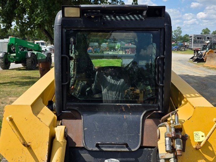 2007-deere-ct332-image-33