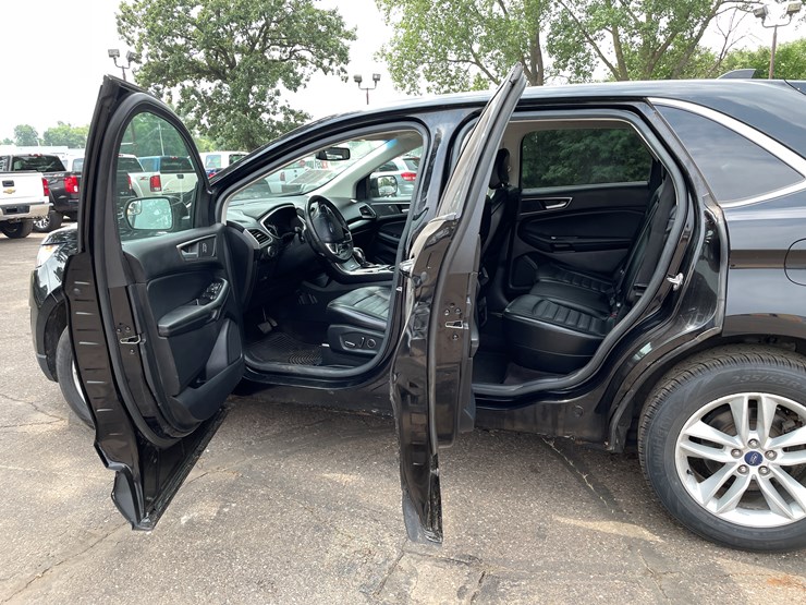 2016-ford-edge-sel-image-47