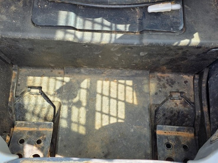2022-bobcat-t770-image-45
