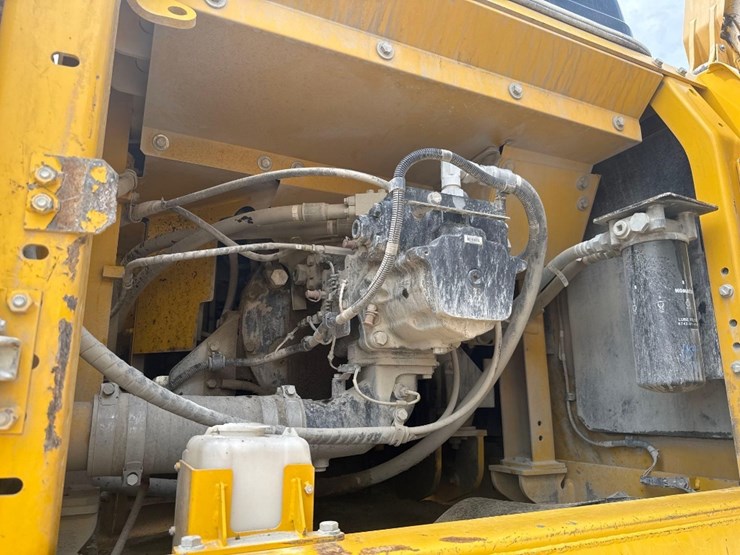2023-komatsu-pc360-lc-11-image-19