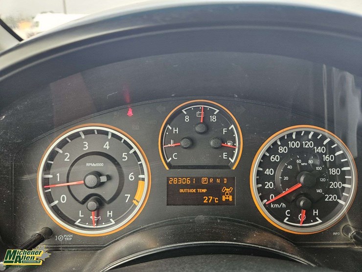 2014-nissan-titan-image-24