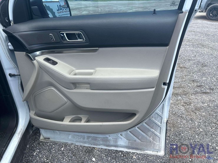2014-ford-explorer-image-27