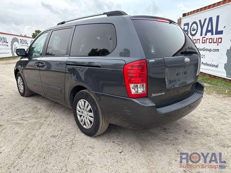 2014-kia-sedona-image-4