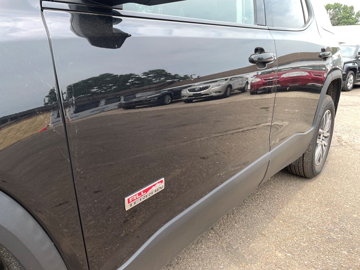2017-gmc-acadia-image-16