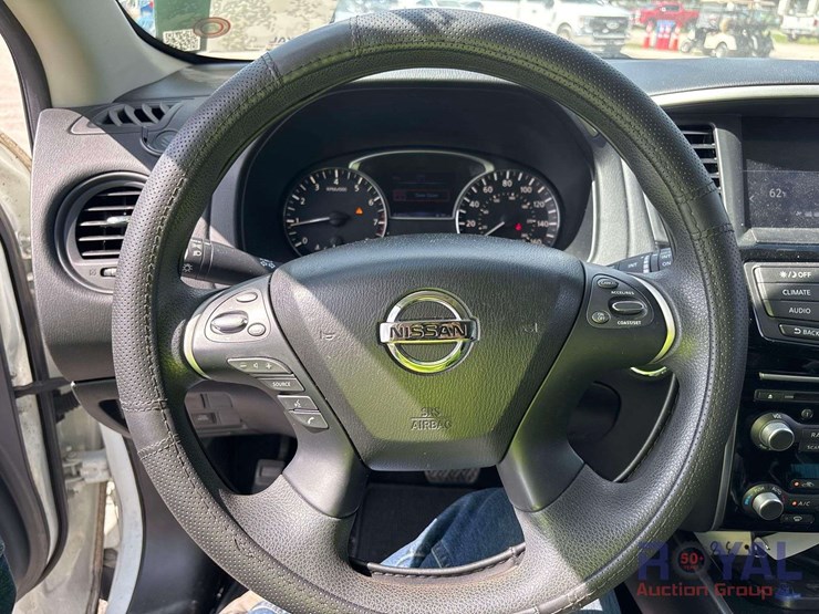 2017-nissan-pathfinder-image-10