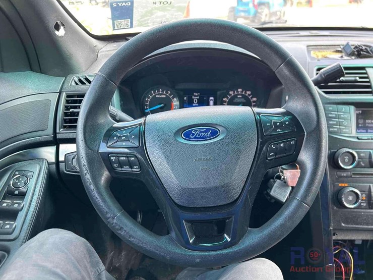 2016-ford-explorer-image-14