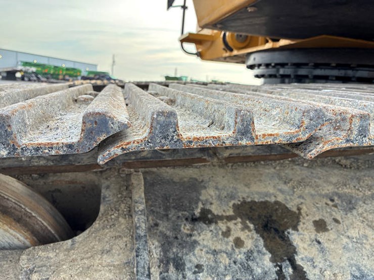 2021-john-deere-250-image-34