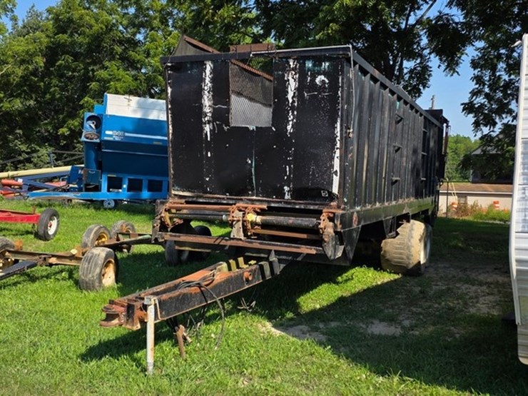 tandem-axle-silage-cart-image-2