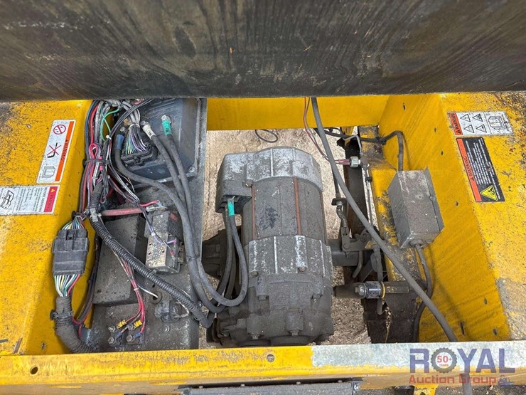2018-taylor-dunn-bigfoot-b5-440-36-electric-utility-cart-image-10