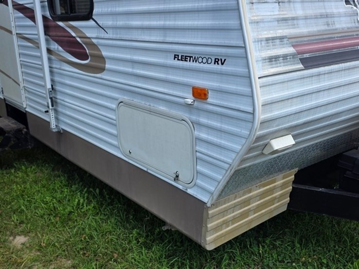 2003-fleetwood-2-axle-camper-(title)-image-7