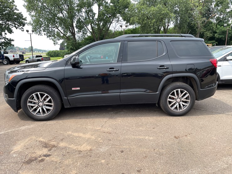 2017-gmc-acadia-image-2