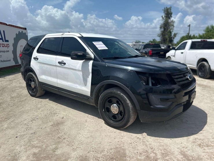 2016-ford-explorer-image-2