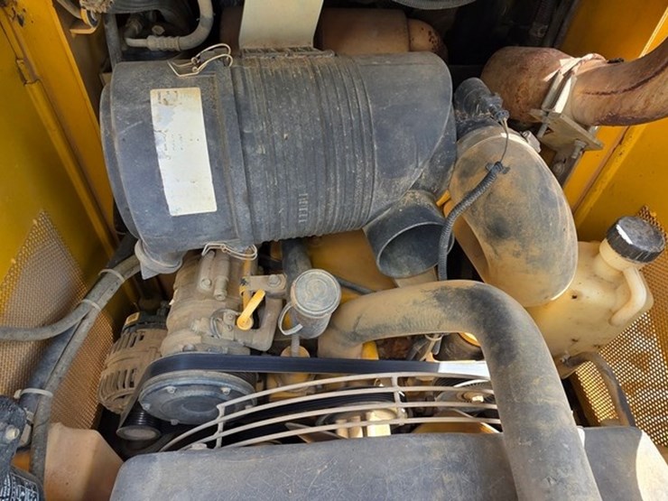 2007-deere-ct332-image-34