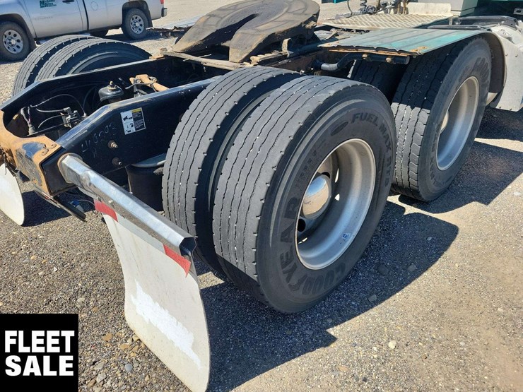 2018-peterbilt-579-image-14