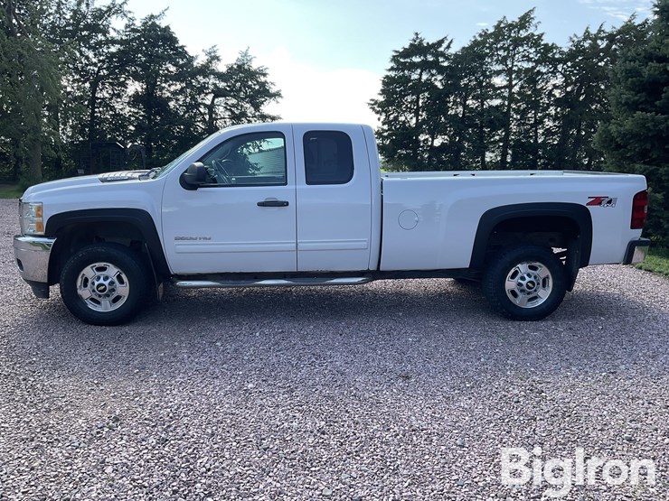 2012-chevrolet-silverado-2500-image-8
