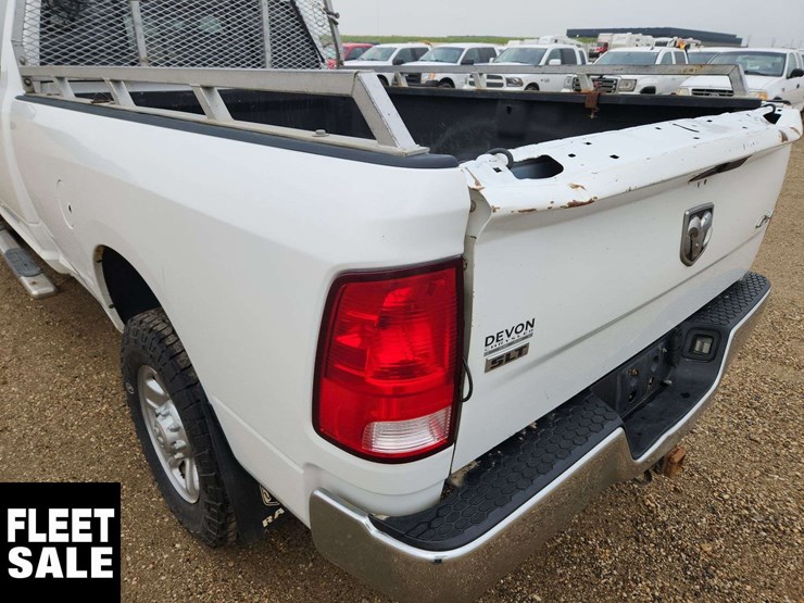 2015-ram-3500-slt-image-30