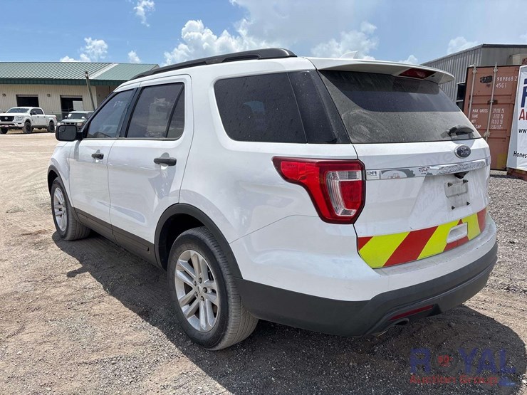 2017-ford-explorer-image-4