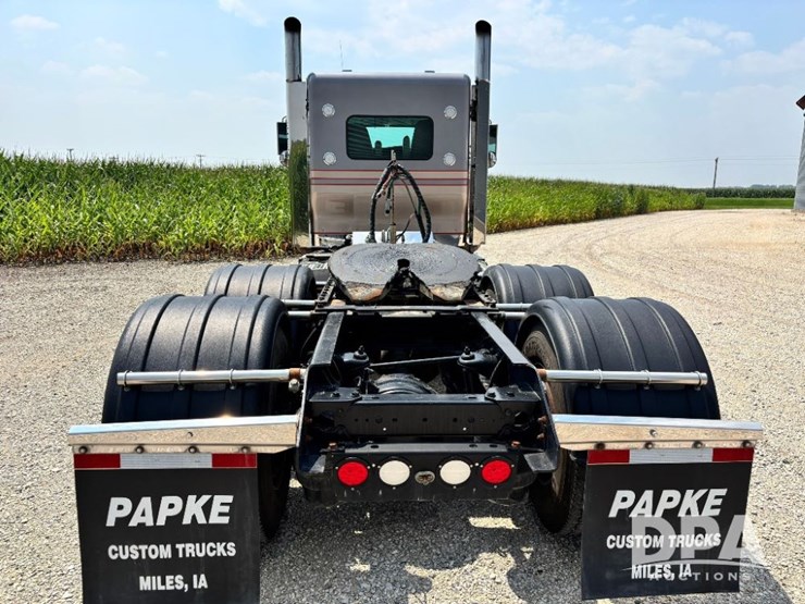 2014-kenworth-w900-image-14