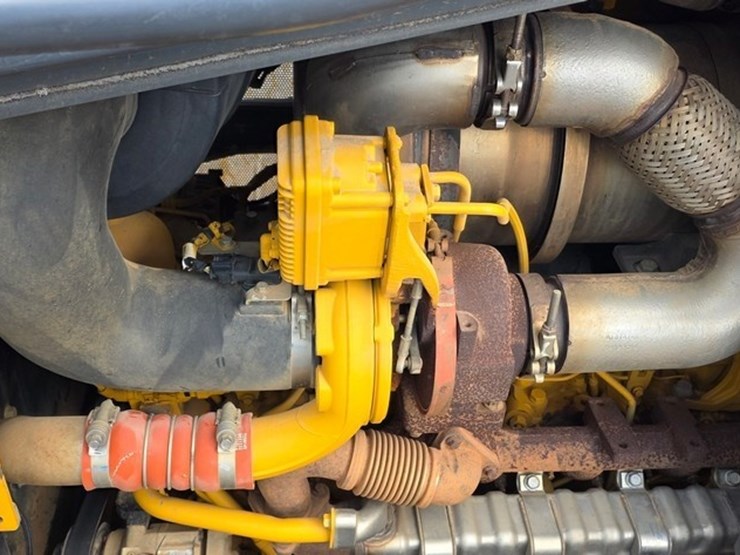 2014-deere-700k-lgp-image-56