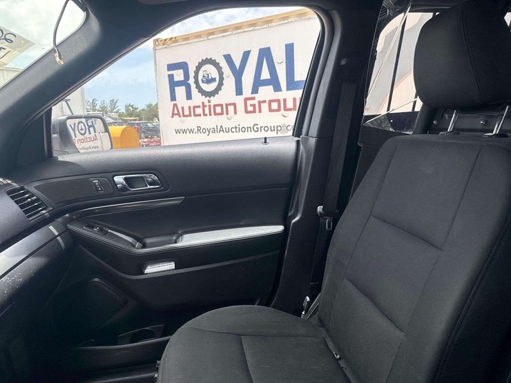 2019-ford-explorer-image-17