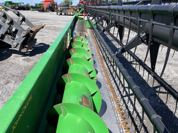2015-john-deere-635f-image-19