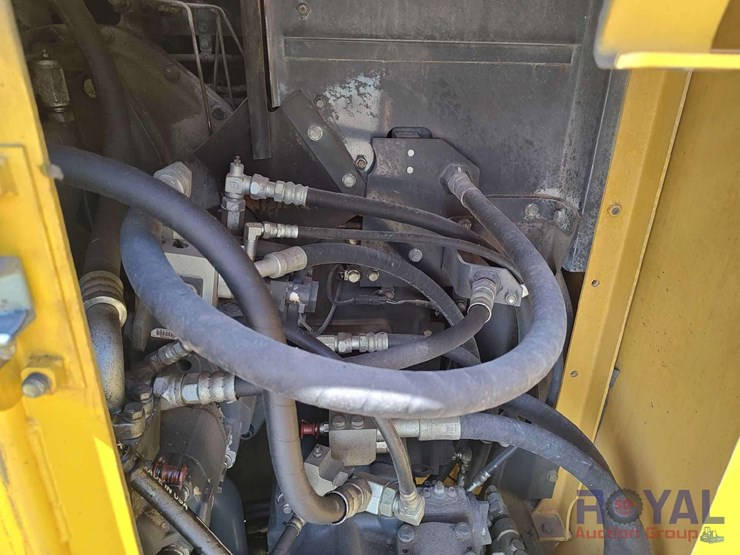 2016-komatsu-pc1250-image-5