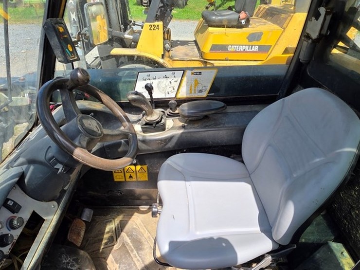 2011-jcb-515-40-image-41