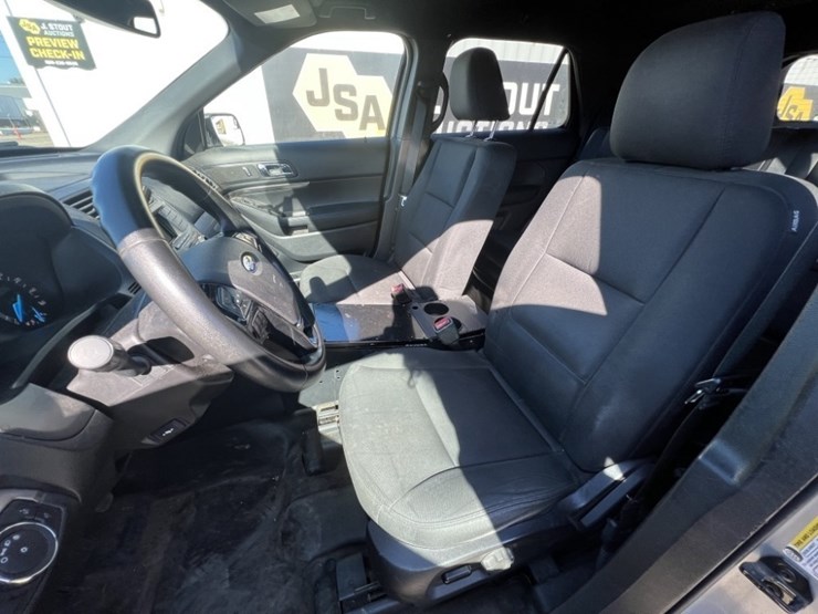 2018-ford-explorer-image-23
