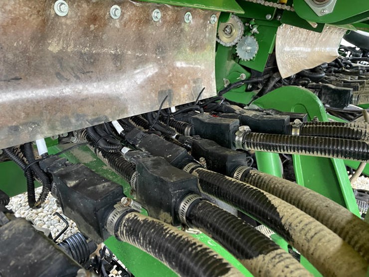 2017-john-deere-1990-image-34