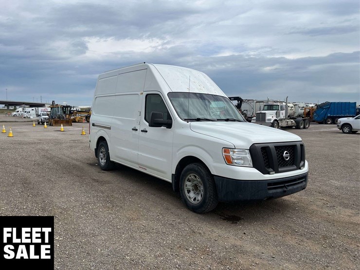 2013-nissan-nv3500hd-image-18