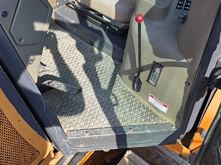2012-case-850l-xlt-image-62