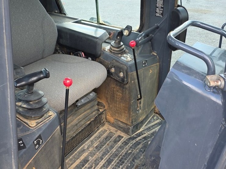 2014-deere-700k-lgp-image-62