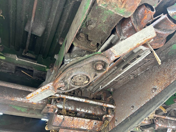 2011-john-deere-608c-image-24