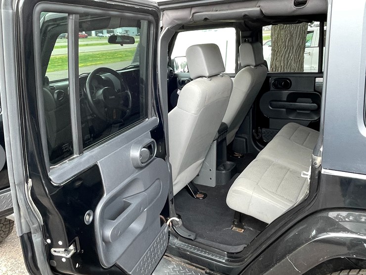 2007-jeep-wrangler-unlimited-sahara-image-70