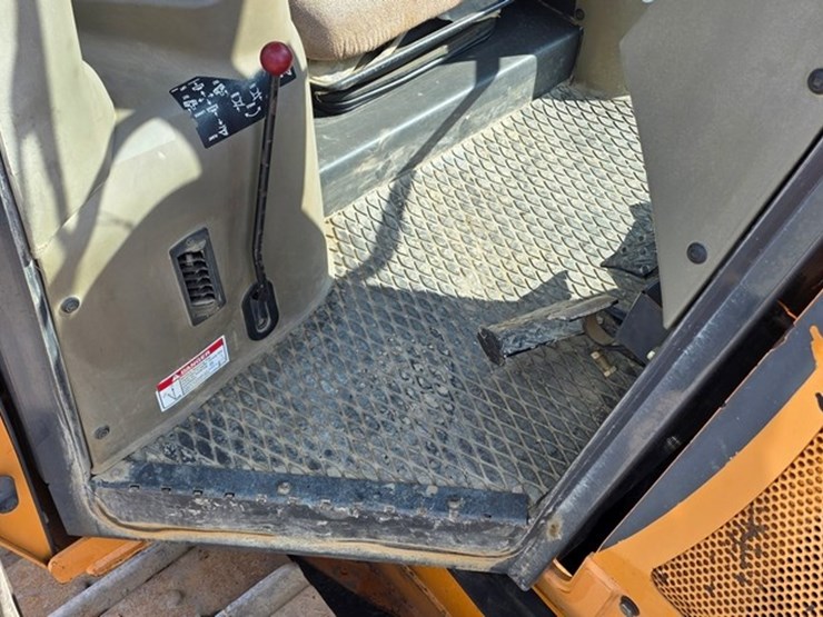 2012-case-850l-xlt-image-58