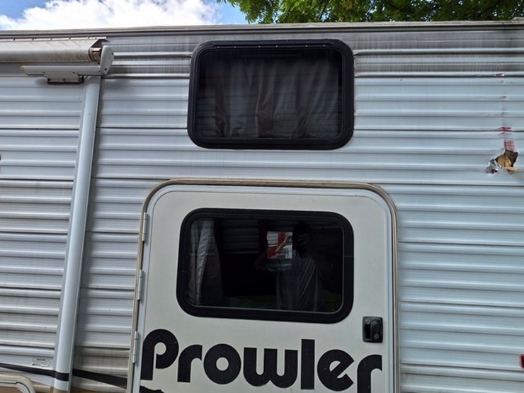 2003-fleetwood-2-axle-camper-(title)-image-18