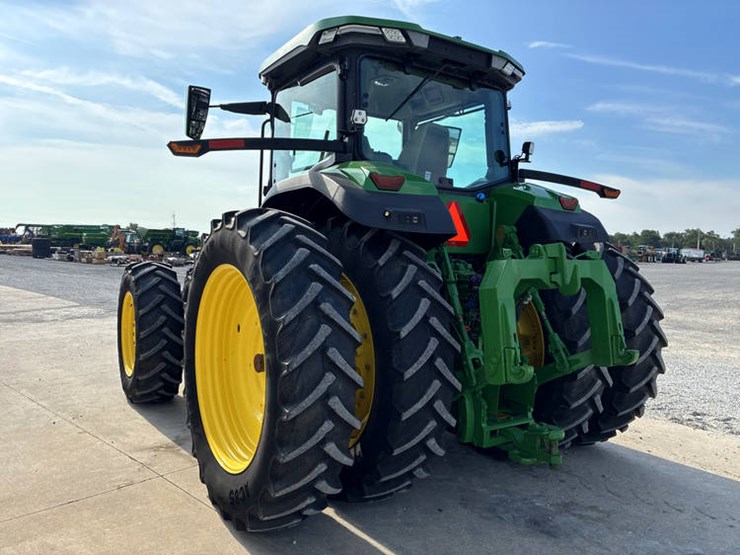 2022-john-deere-8r-310-image-8