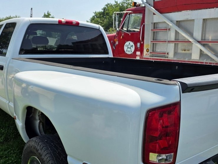 2006-dodge-ram-3500-image-19