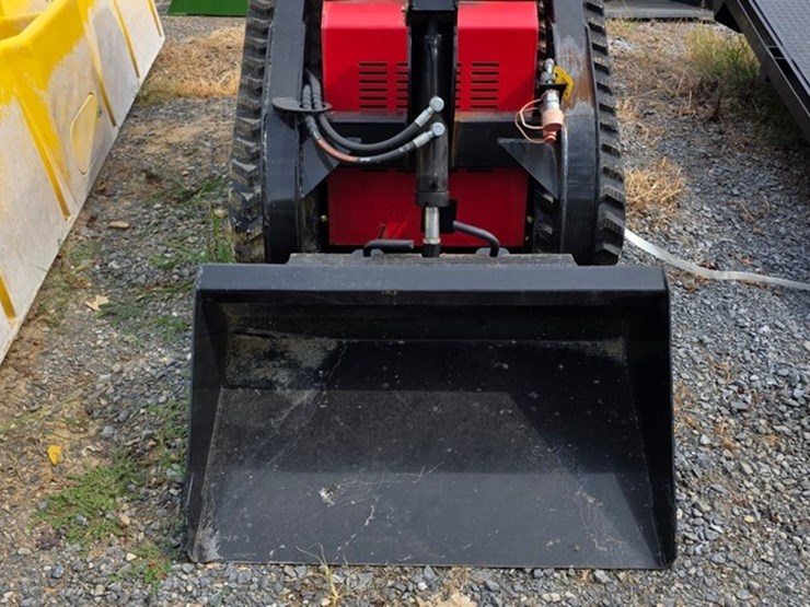 new-valley-pioneer-scl850-mini-skidloader-image-12