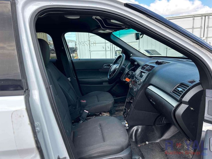 2016-ford-explorer-image-22
