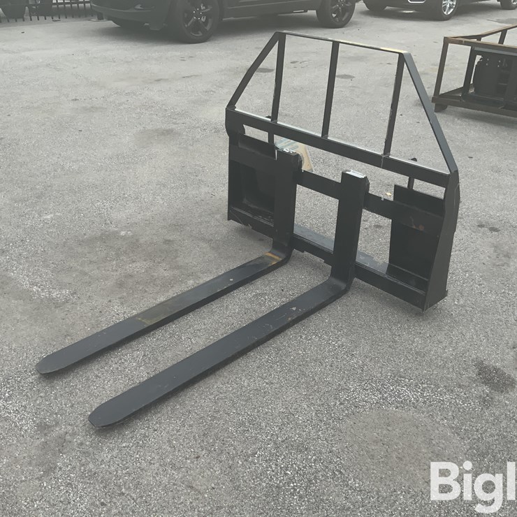 AGT SAII00 48" Skid Steer Pallet Forks & Mast Assembly