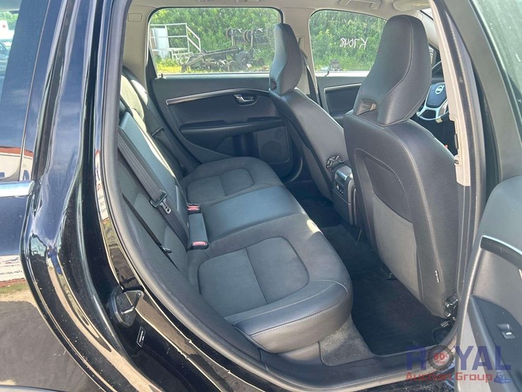 2012-volvo-xc70-image-23