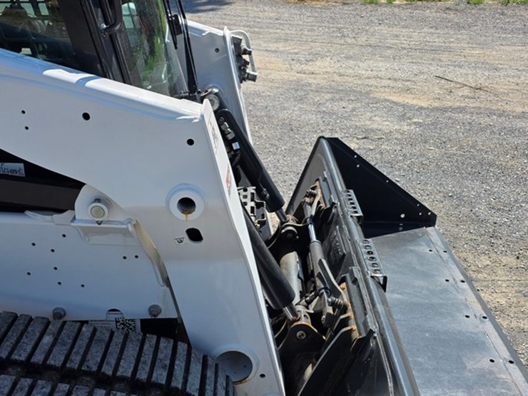2023-bobcat-t770-image-9
