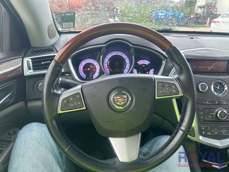 2011-cadillac-srx-image-8