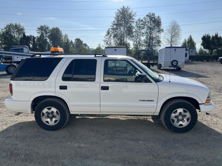 2004-chevrolet-blazer-image-3