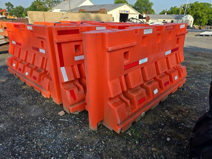 6-6'-orange-plastic-barriers-image-1