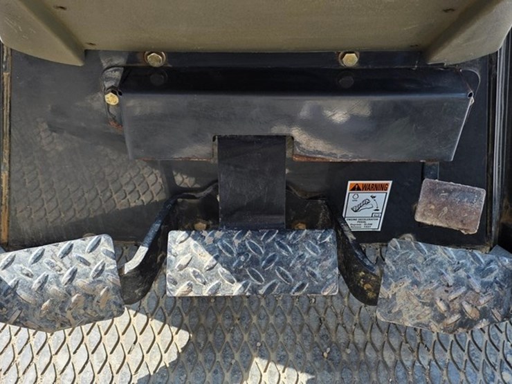 2012-case-850l-xlt-image-69