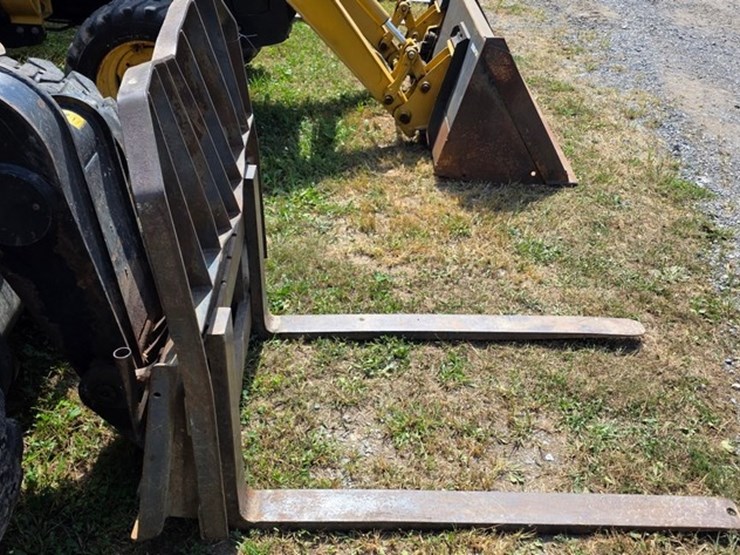 2011-jcb-515-40-image-8