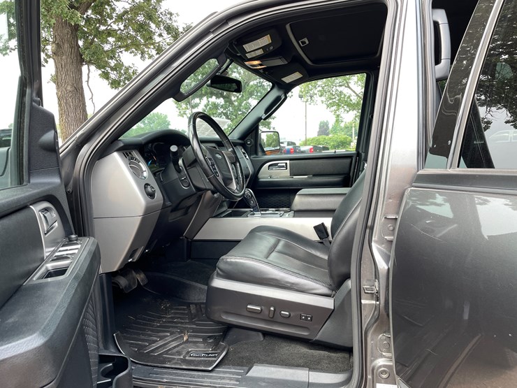 2017-ford-expedition-limited-image-38
