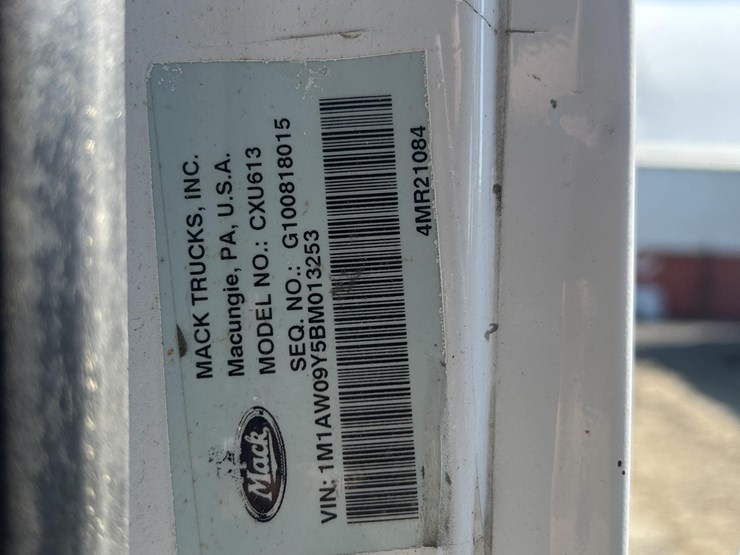 2011-mack-pinnacle-cxu613-image-14